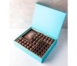 Chocolates and Strawberries New Year Greetings