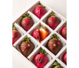 Alternative view of 12 Pieces Strawberries