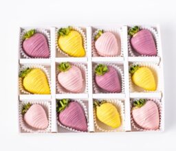 Alternative view of 12 Spring Season Strawberries