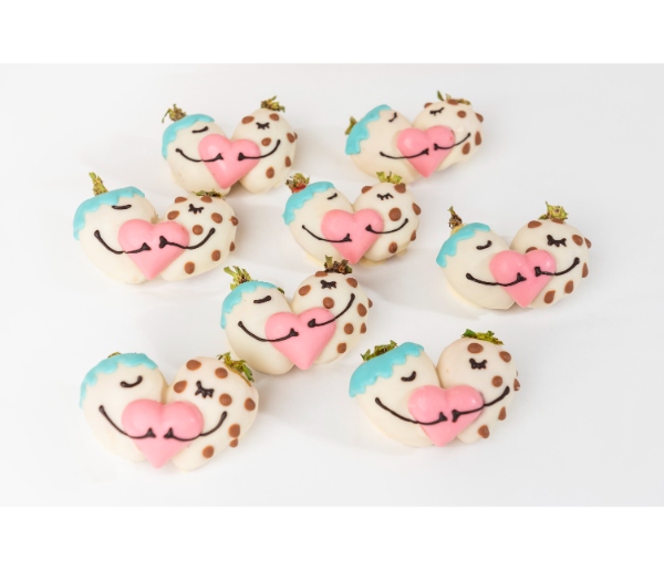 Hugging Chocolate Covered Designer Strawberries - Image 3