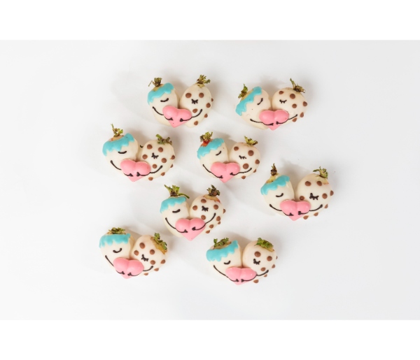 Hugging Chocolate Covered Designer Strawberries - Image 4