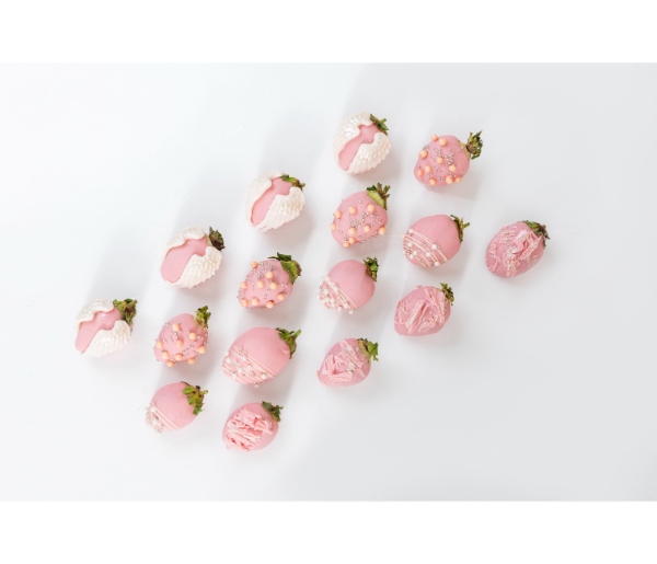 Ruby Chocolate Strawberries With Wings - Image 2