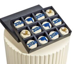 Alternative view of White Chocolate Graduation Theme Oreos