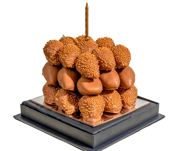 27 Milk Chocolate Covered Strawberries Cube